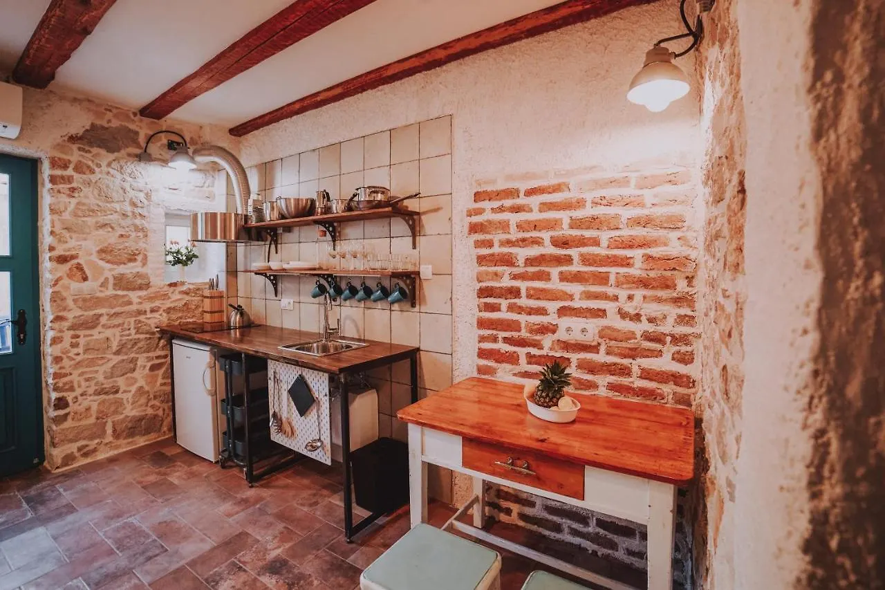 Old Olive Mill Villa Preko 0*,